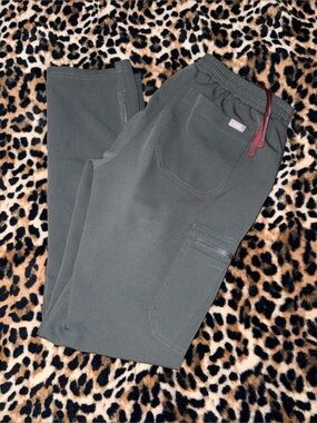FIGS Women’s Small Bonsai Straight Leg Scrub Pants Style# TW2000R & PO# 2493